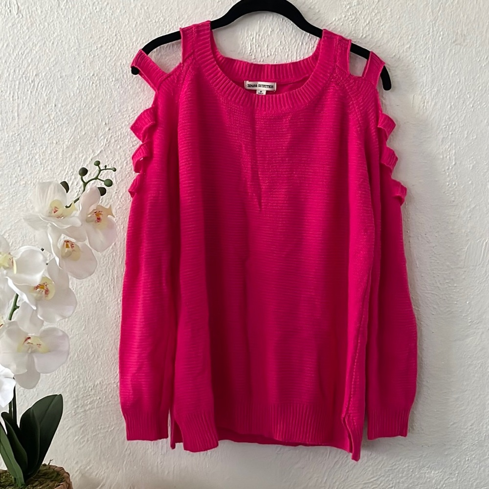 Pink Zenana Outfitters Sweater Size Medium Shoulder Cutouts 💖
